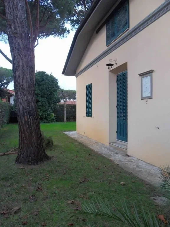 Exterior photo 6