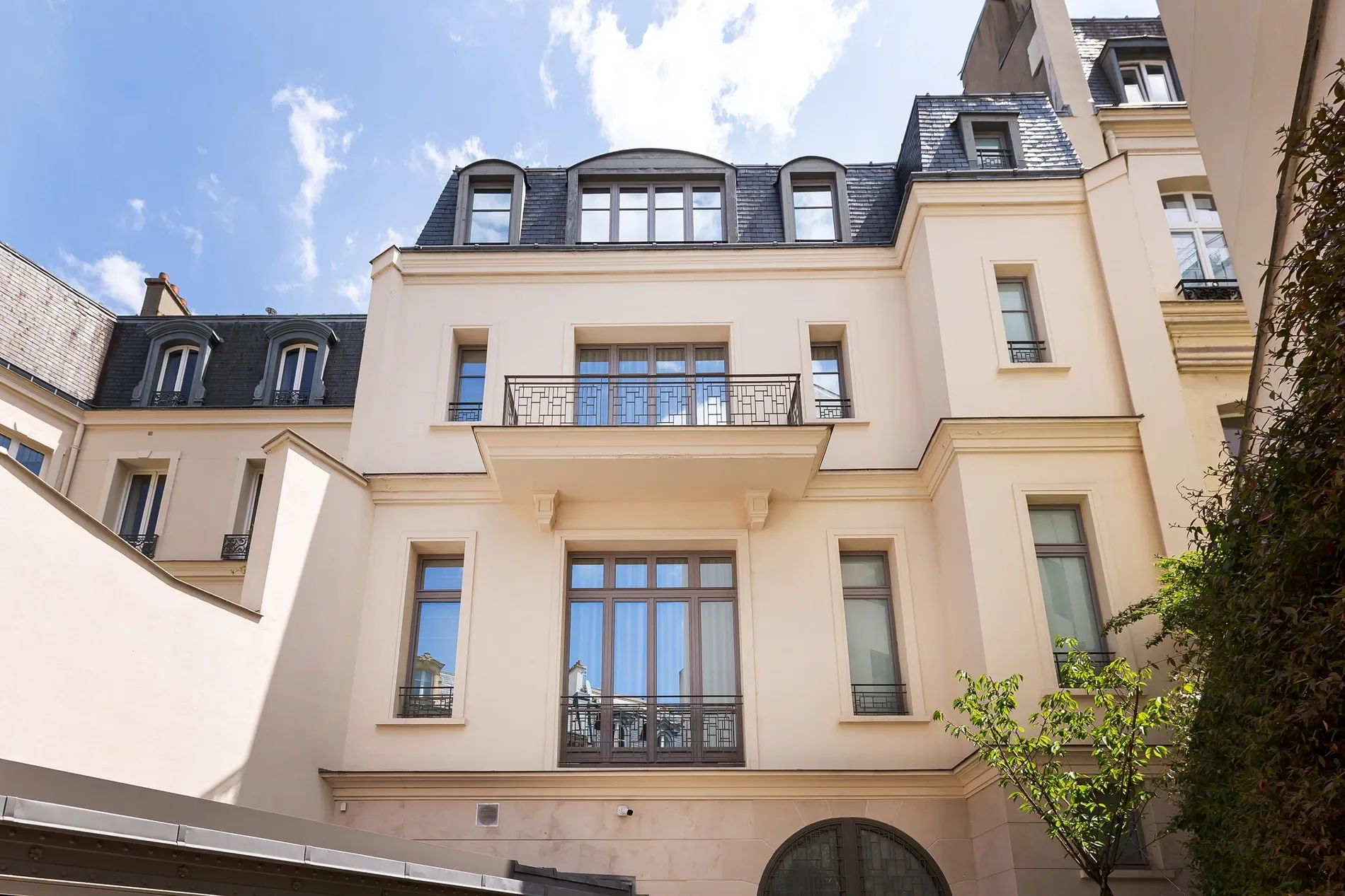 Exterior photo 4