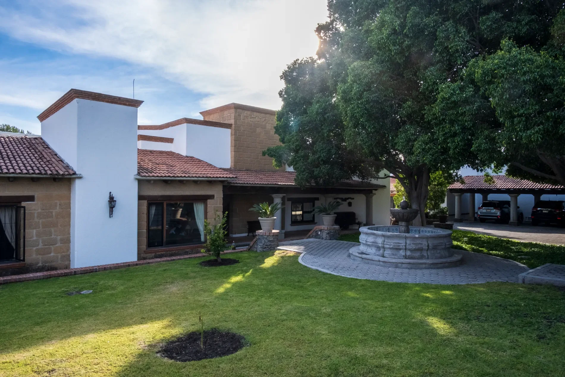 Exterior photo 3
