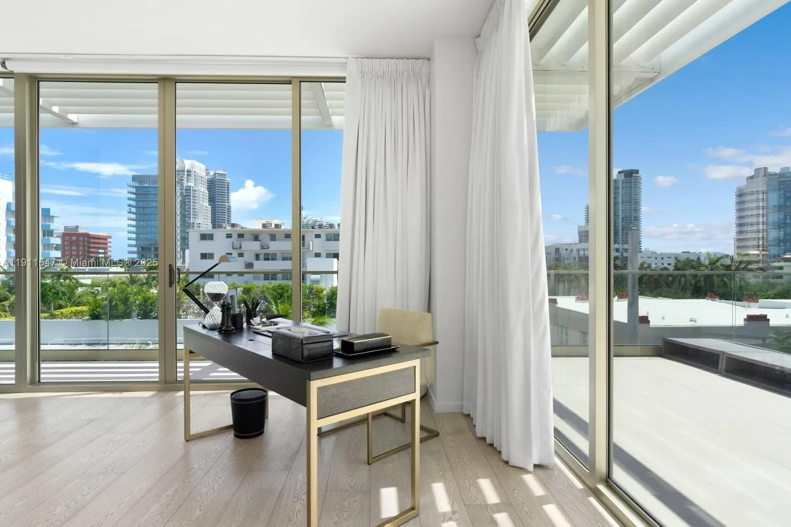 300 Collins Ave PH3, Miami Beach, Florida, United States. - Photo 20
