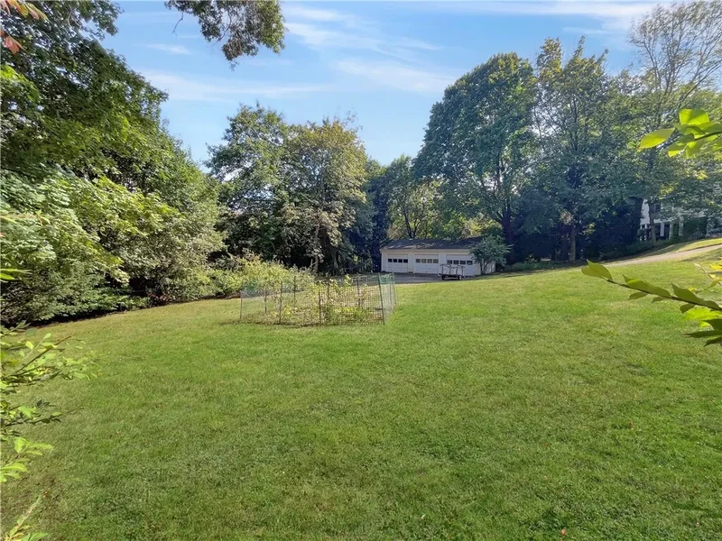 Single Family Residence in Warwick