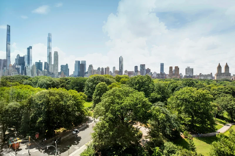 FIFTH AVENUE, New York, New York, United States. - Photo 5