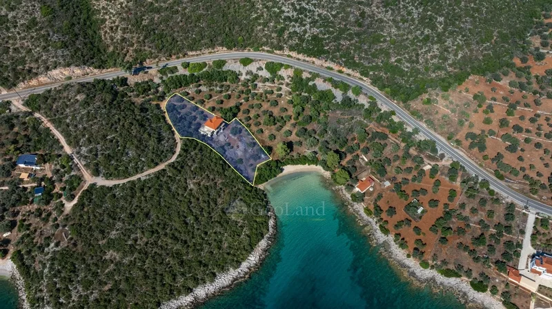 Beachfront house in Elliniko. On the Wave with Sea View.