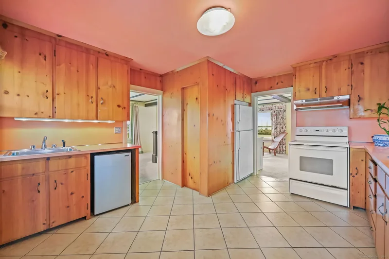 49 Noble Avenue, Groton, CT, 06340, USA, Groton, Connecticut, United States. - Photo 3