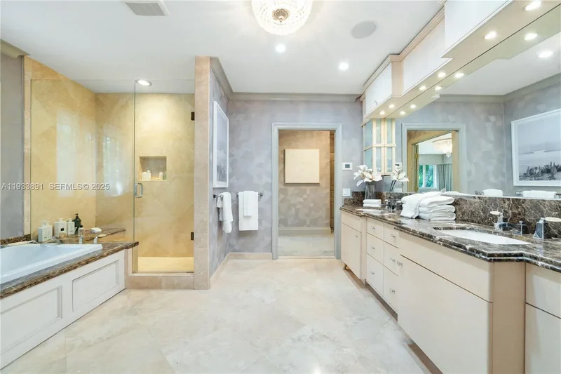 5077 N Bay Rd, Miami Beach, Florida, United States. - Photo 18