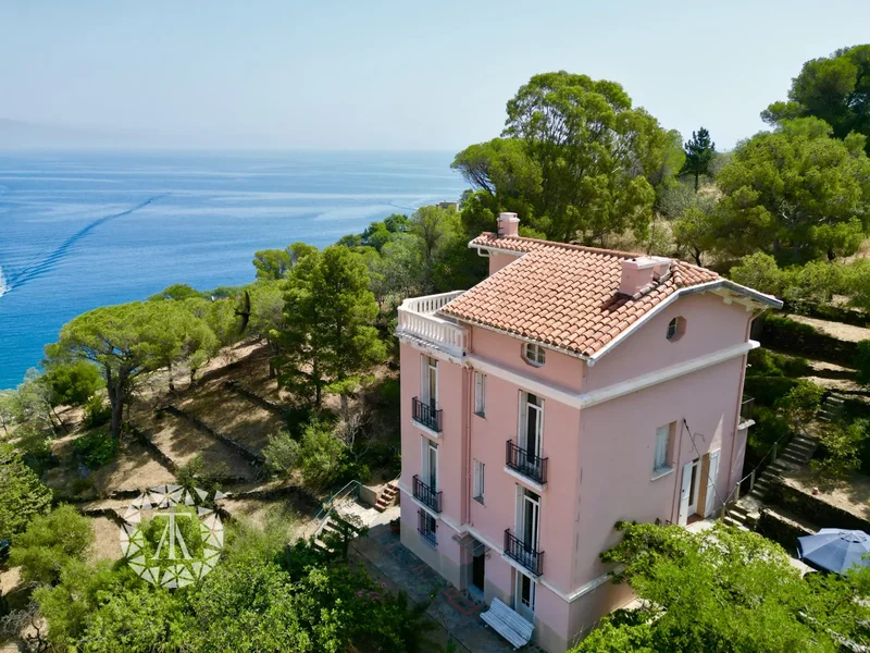 Stunning 1930s Master House with Panoramic Sea and Port Views of Cerbère