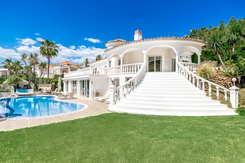 Elegant Villa with Sea Views & Touristic Licence