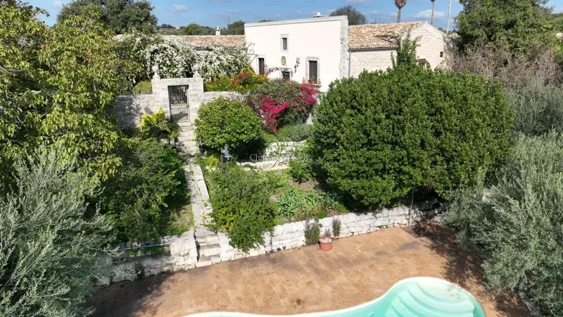 Provinciale 104, Sicily, Italy. - Photo 13
