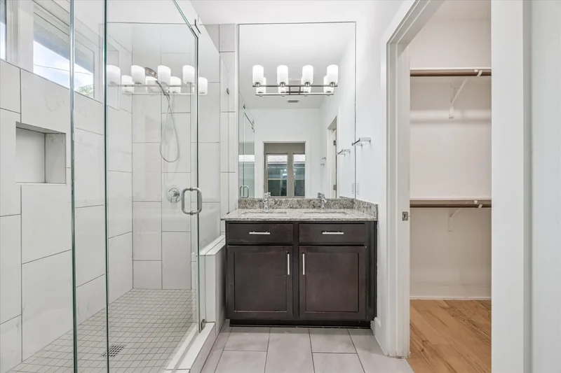 1300 Walnut Avenue Unit A , Austin, TX 78702, Austin, Texas, United States. - Photo 2