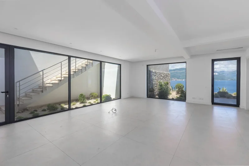 Contemporary 5bdr Villa Krasici