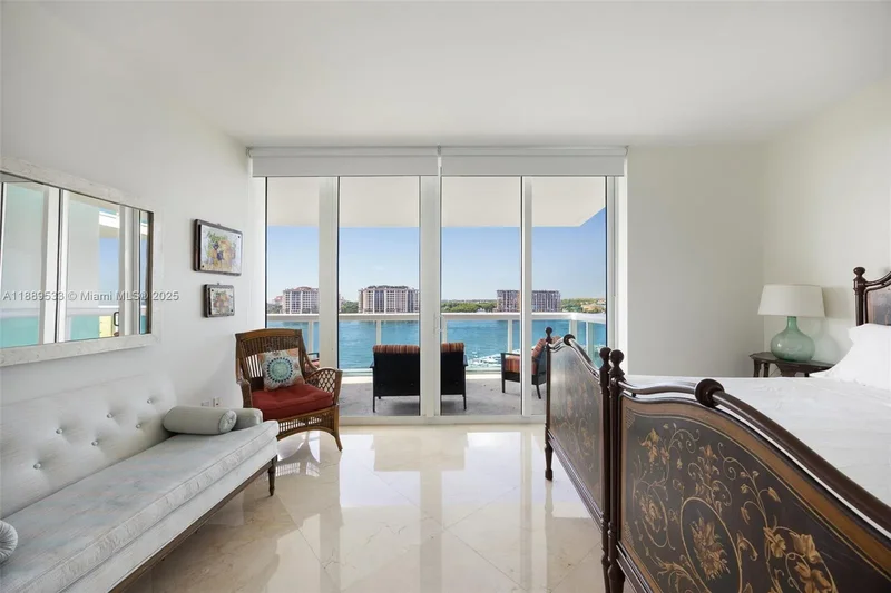 1000 S Pointe Dr 703, Miami Beach, Florida, United States. - Photo 22