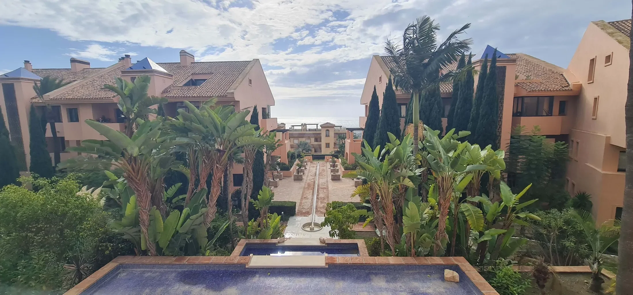 Exterior photo 1