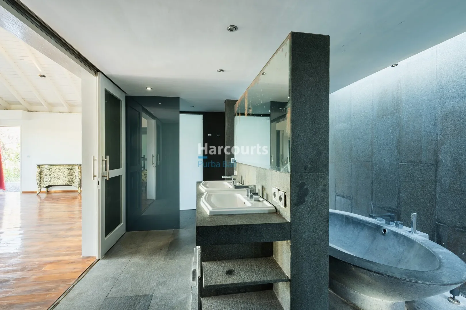 Gallery photo 6