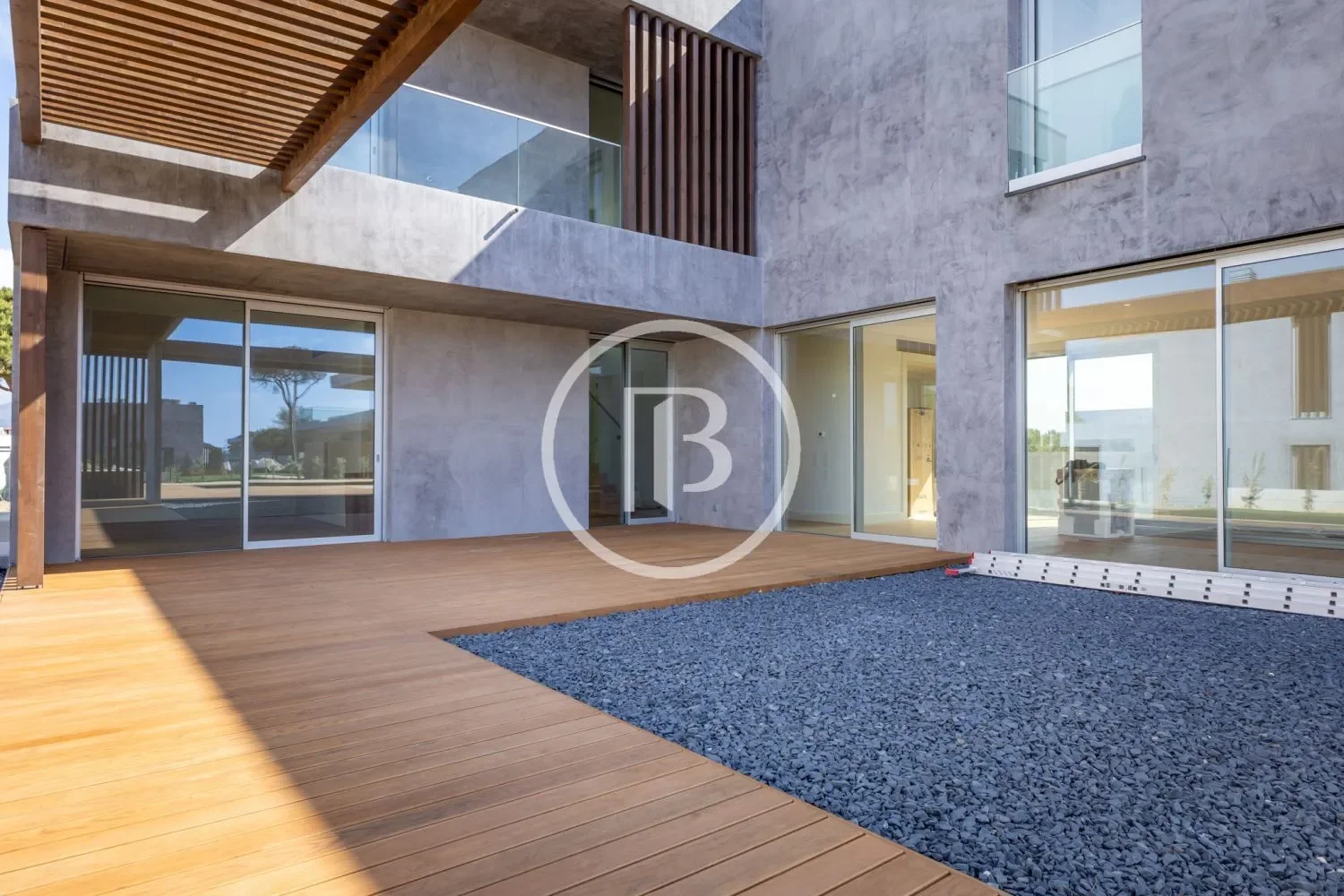 Exterior photo 9