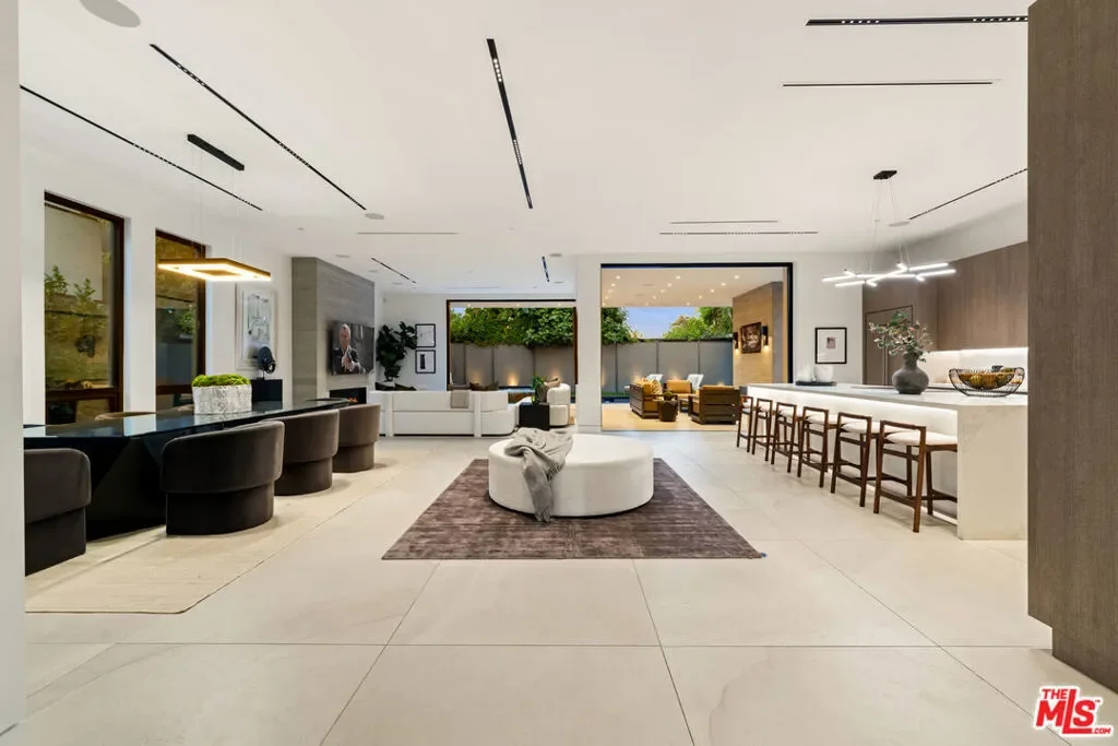 818 N Curson Avenue, Los Angeles, California, United States. - Photo 30