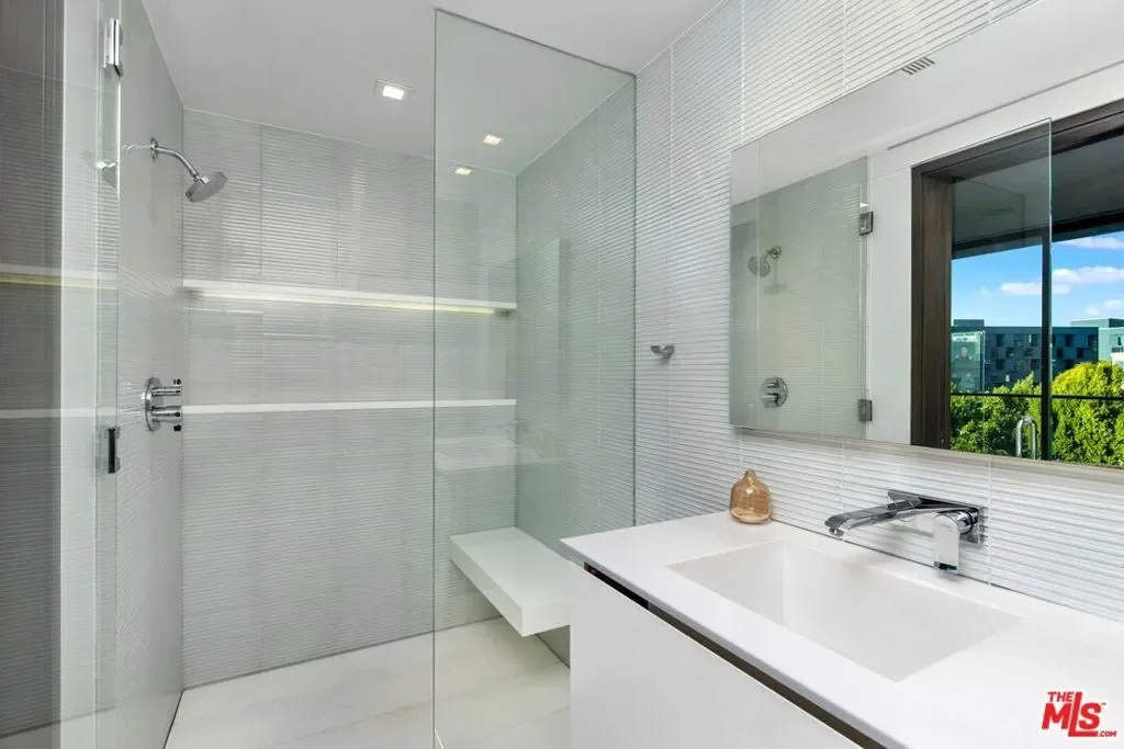 1317 Londonderry Place, Los Angeles, California, United States. - Photo 19