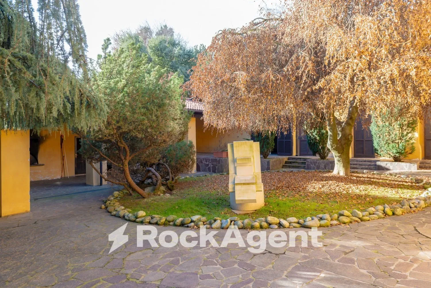 Exterior photo 12