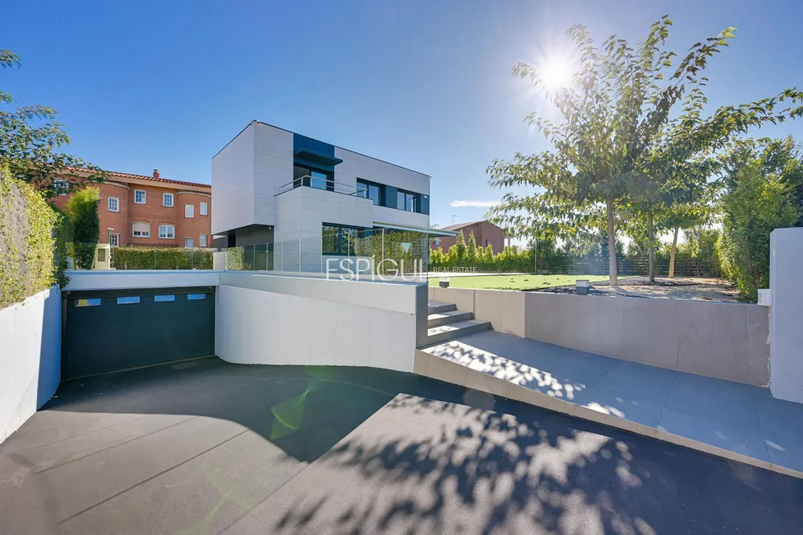 Exterior photo 9
