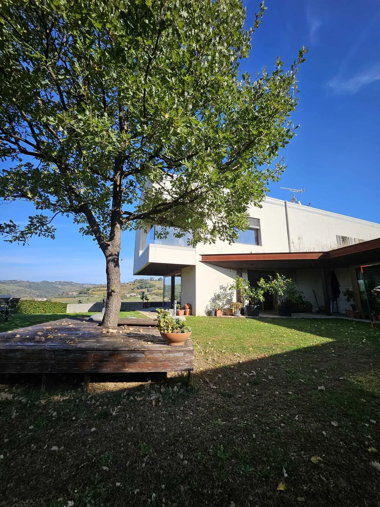 Exterior photo 2