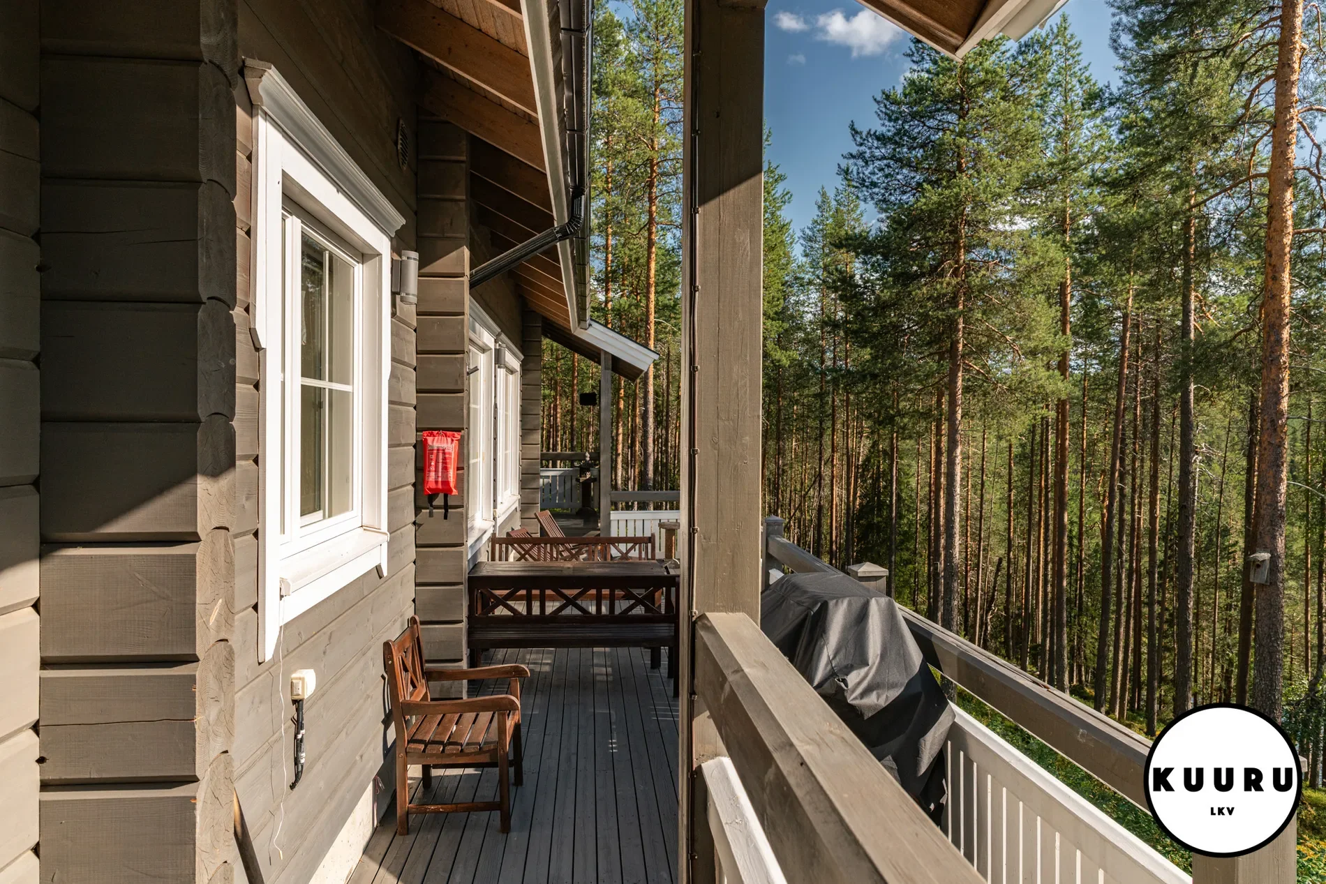 Exterior photo 8