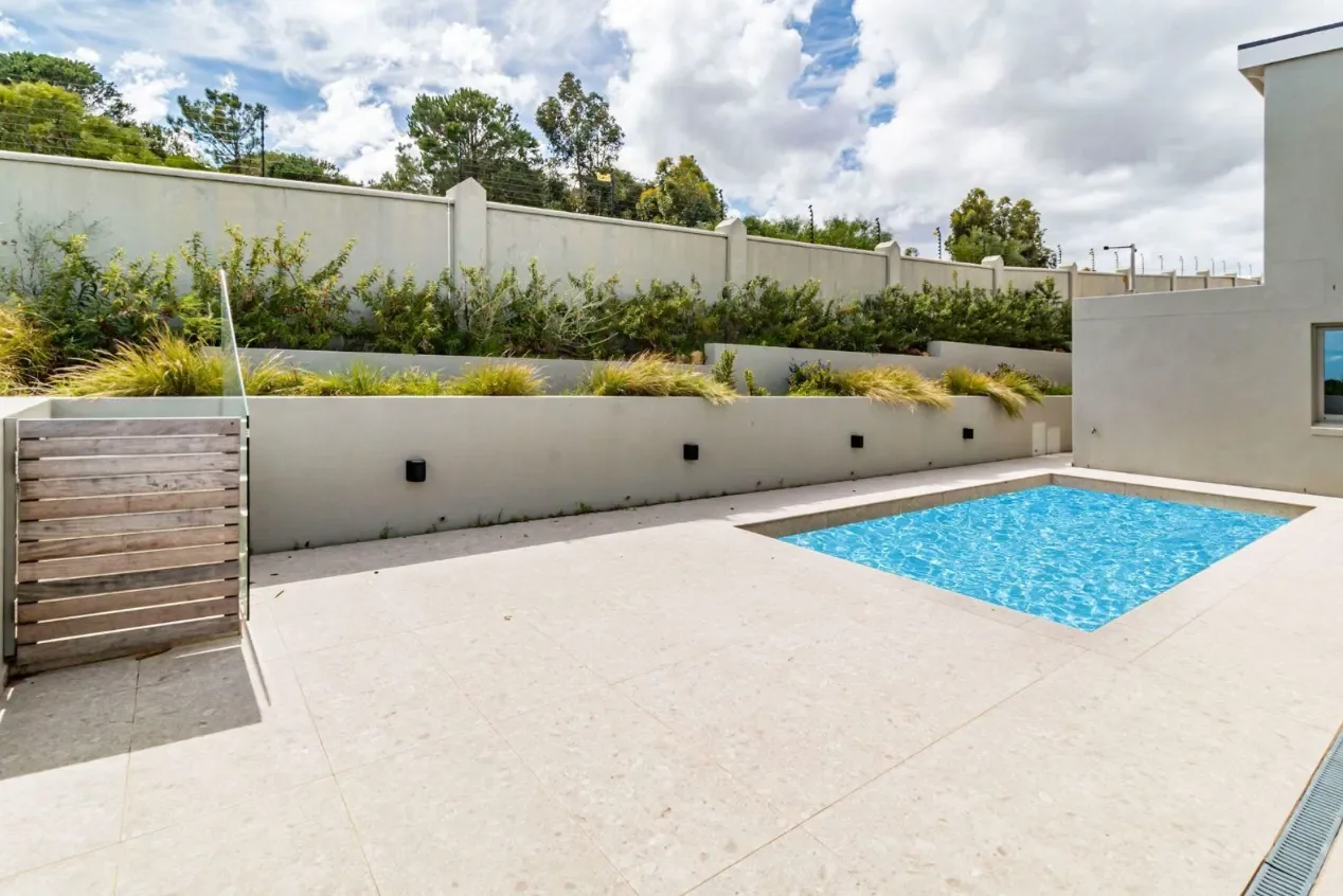 Exterior photo 12