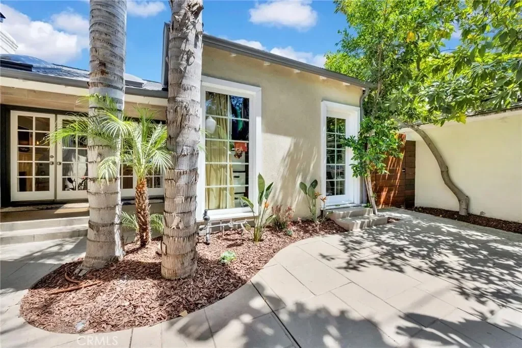 3374 Floyd, Los Angeles, California, United States. - Photo 3