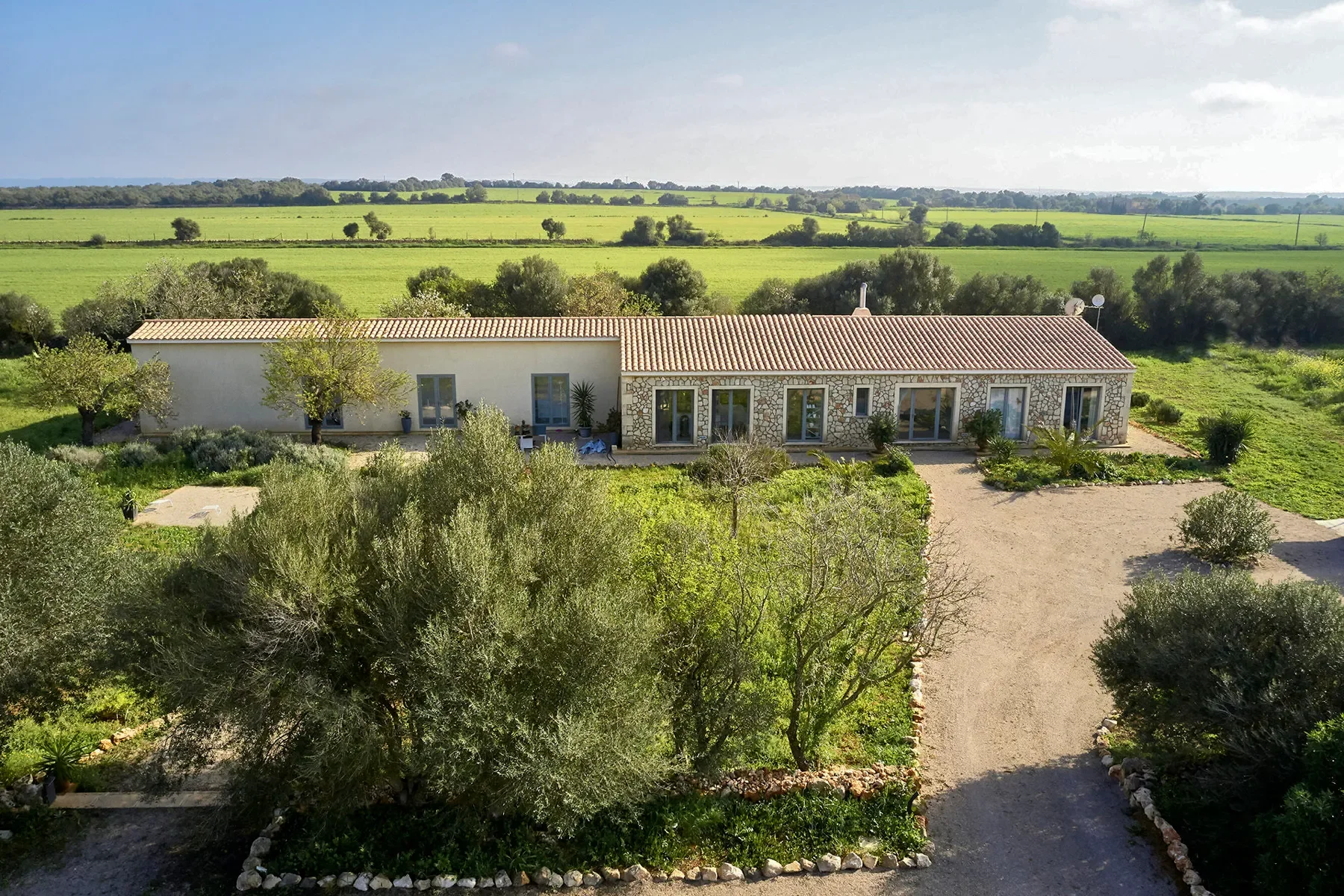 Exterior photo 4