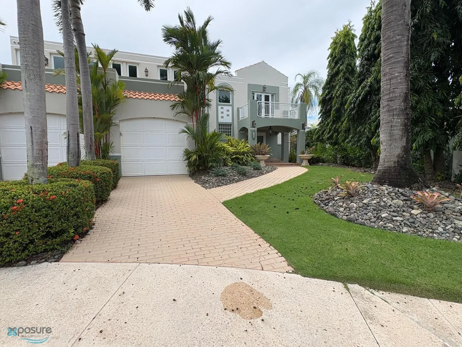 Exterior photo 5