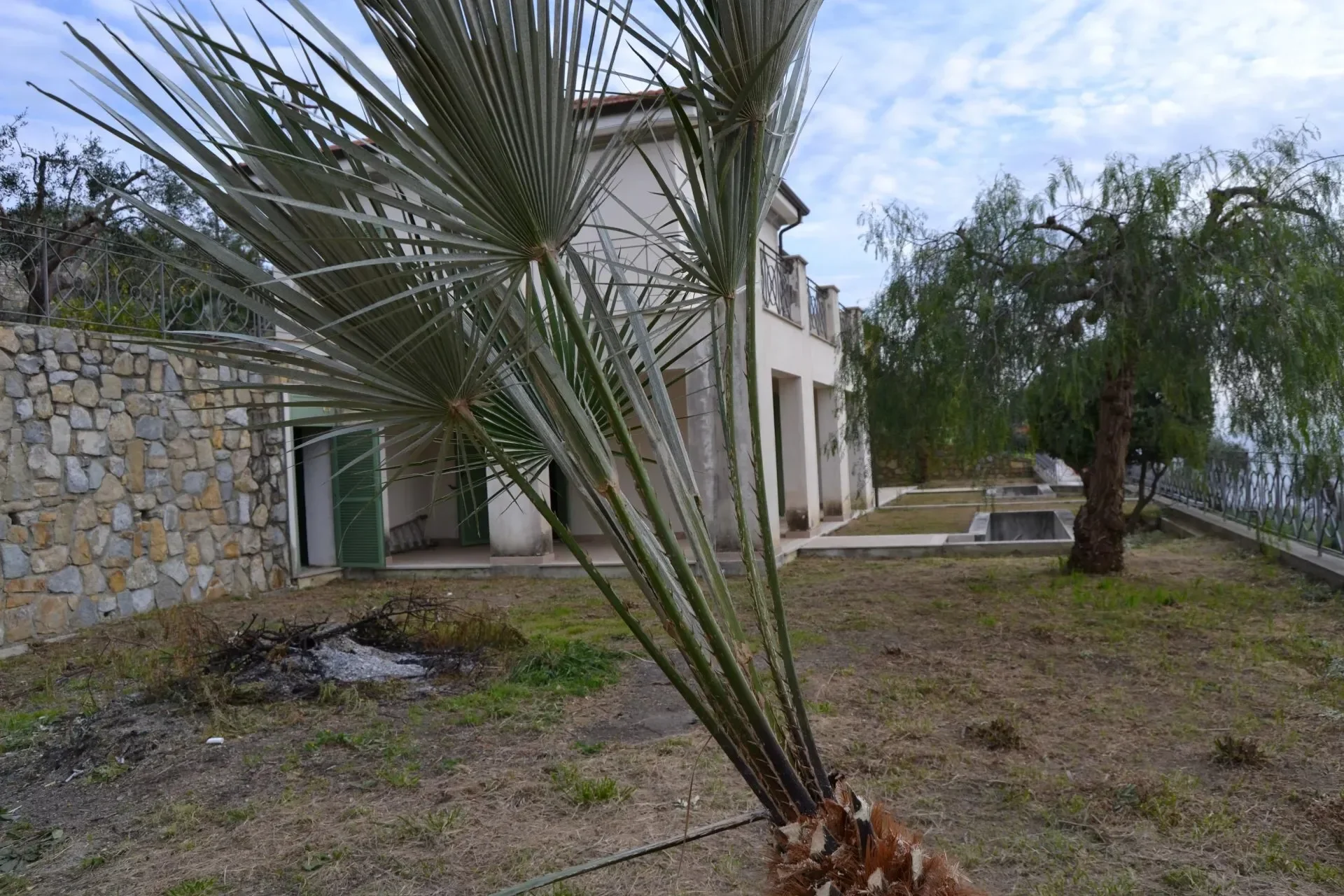 Exterior photo 6