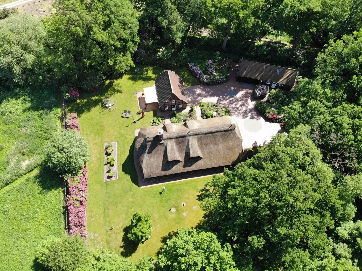 Exterior photo 1