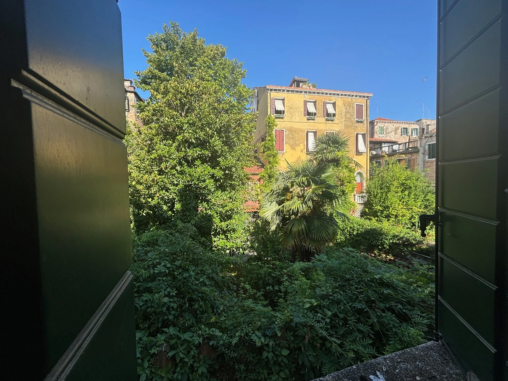 Exterior photo 2