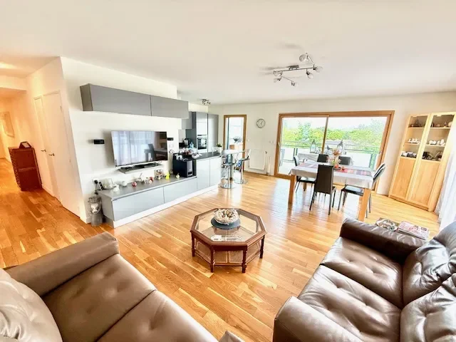 EXCLUSIVE HEART OF DIVONNE - T4 CROSSING WITH TERRACE + DOUBLE GARAGE, MONT BLANC VIEW