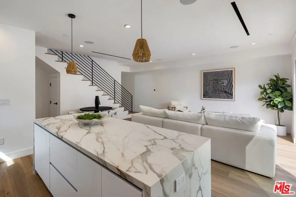 2005 Bellevue Avenue, Los Angeles, California, United States. - Photo 11