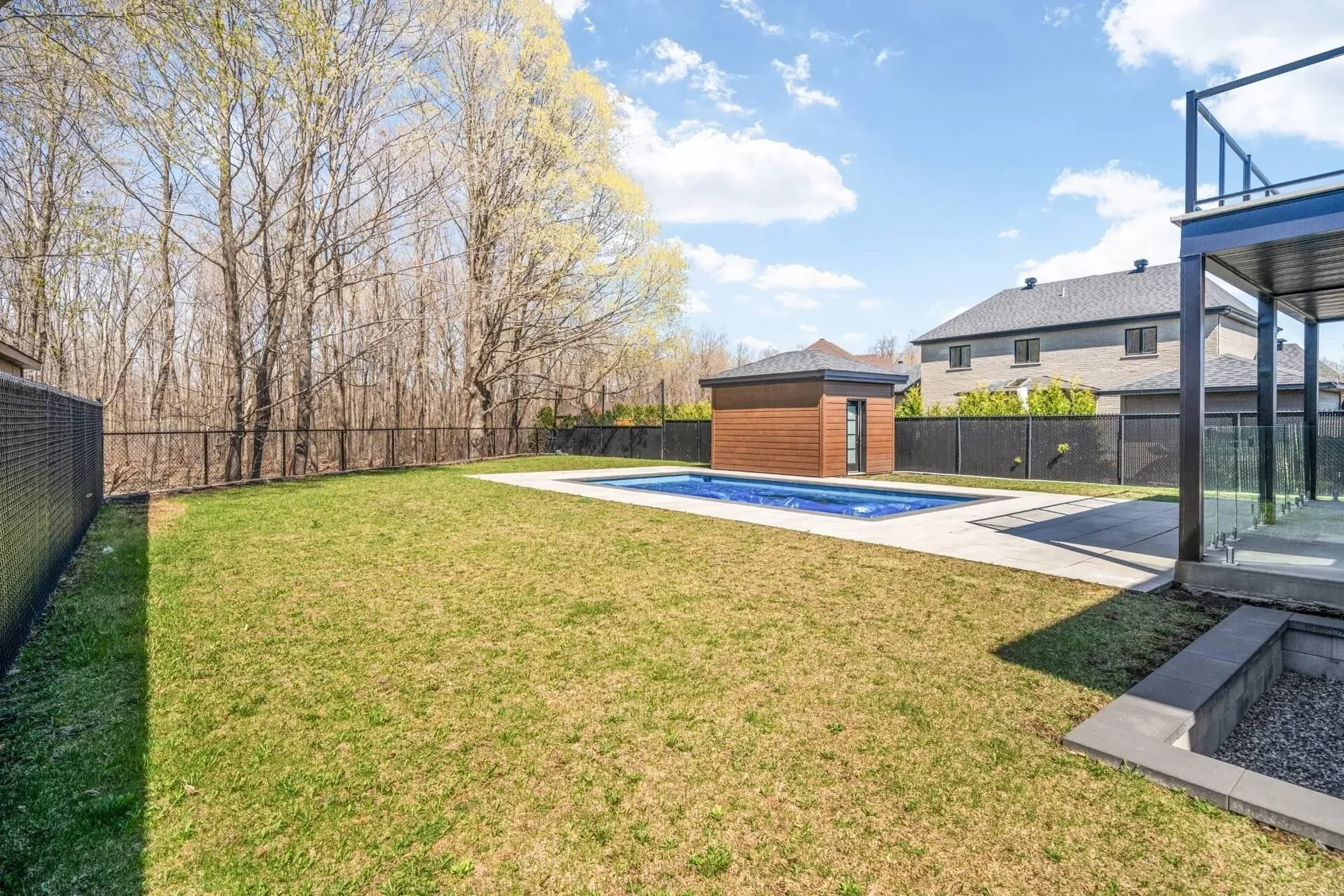 Exterior photo 9