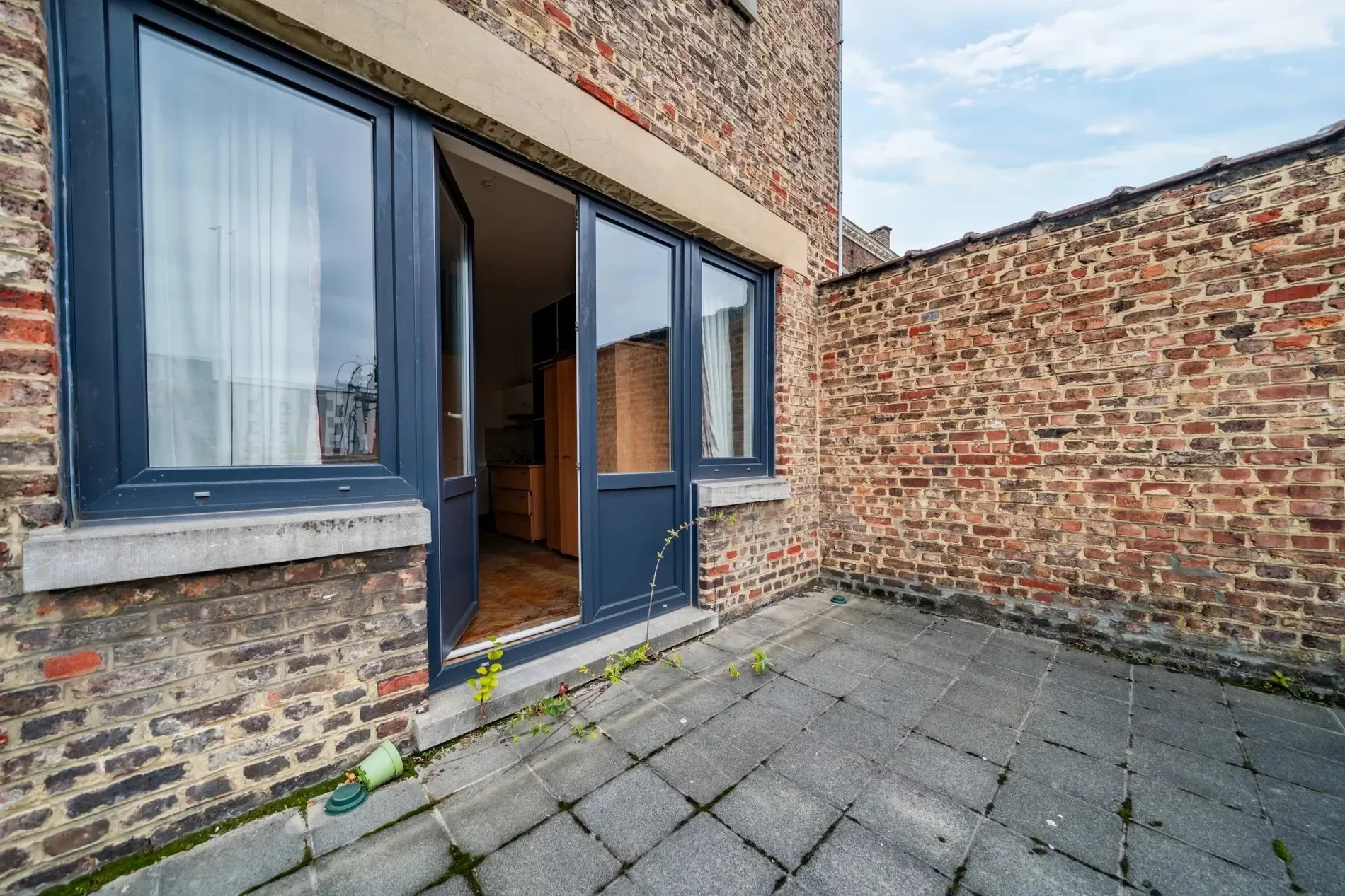 Exterior photo 4