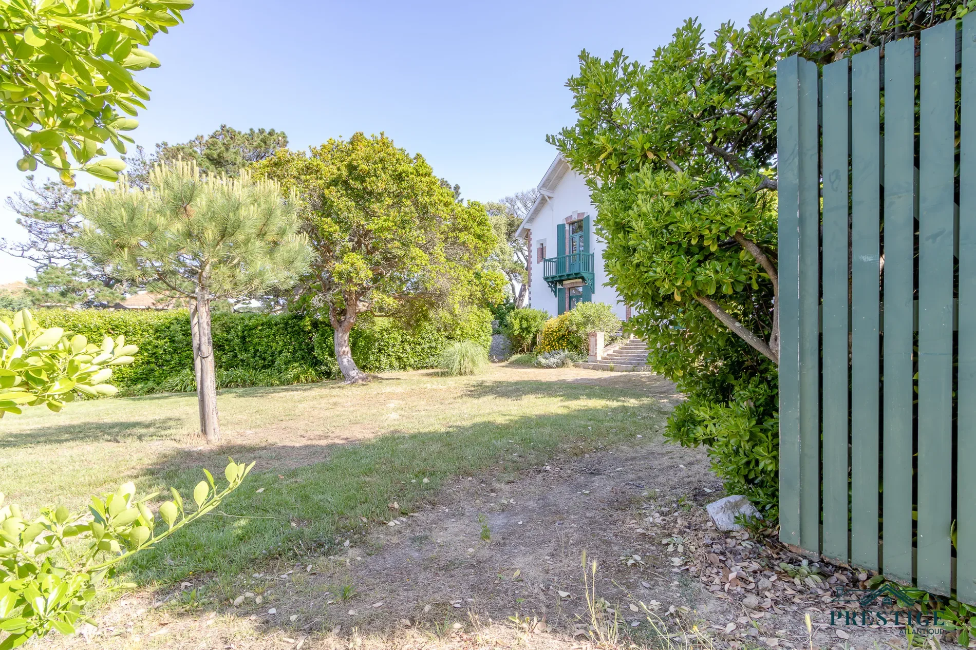 Exterior photo 10