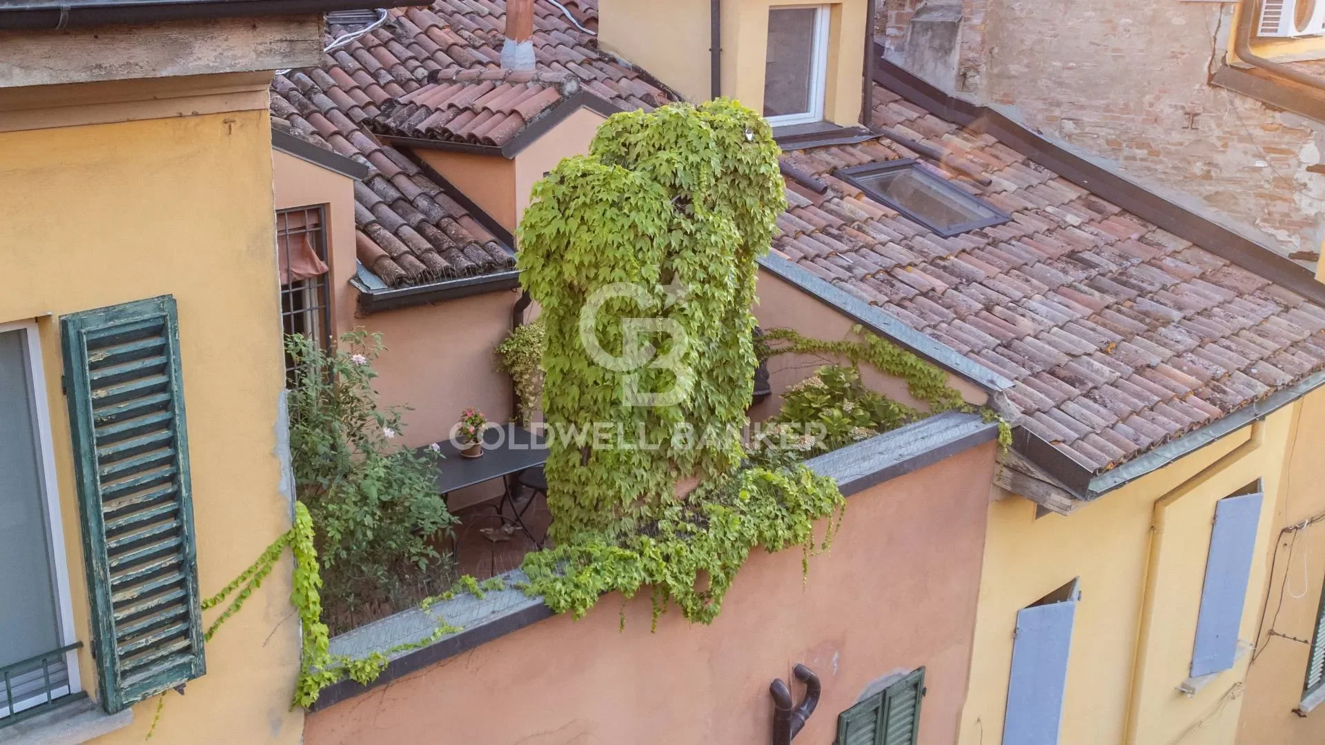 Via San Petronio Vecchio, Bologna, Emilia-Romagna, Italy. - Photo 14