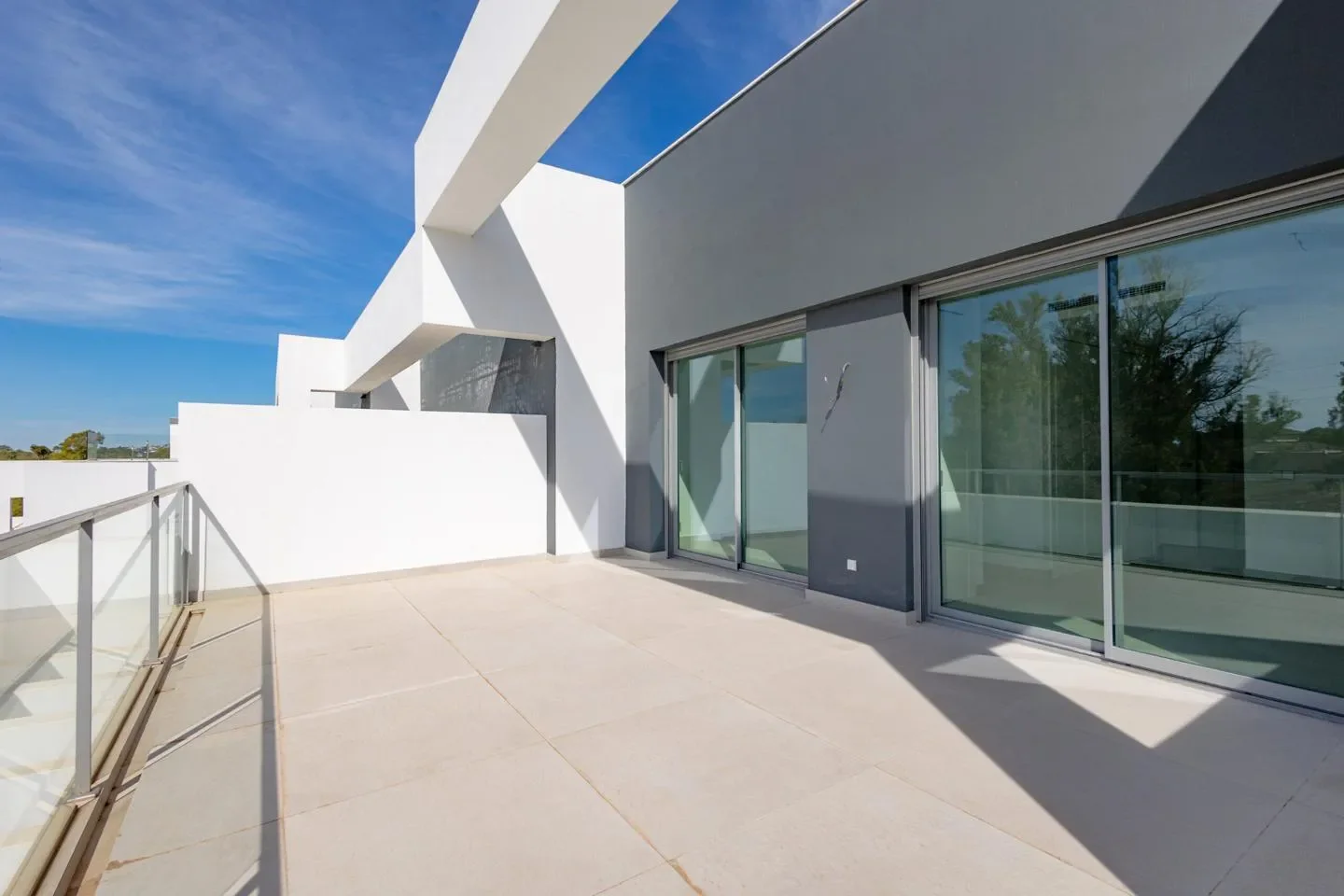 Exterior photo 8