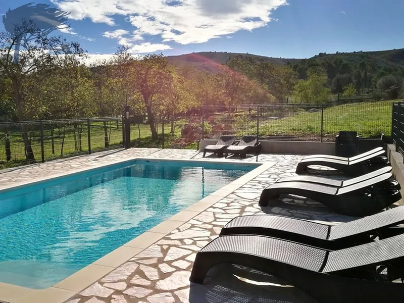 Antique masia in the Emporda, just kms from the beach and historic towns.