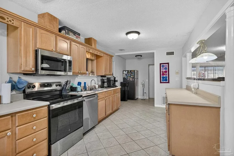 8 Manor Dr, Pensacola, FL 32507, Pensacola, Florida, United States. - Photo 38