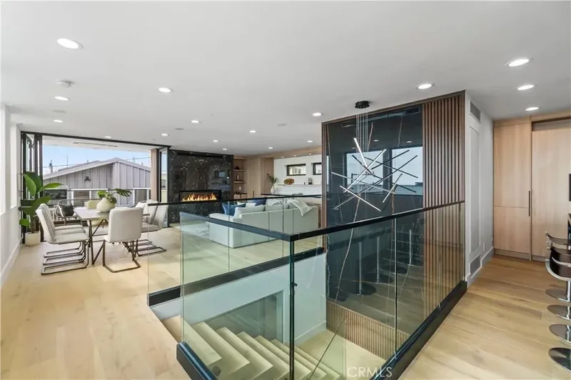 214 El Porto Street, Manhattan Beach, California, United States. - Photo 33