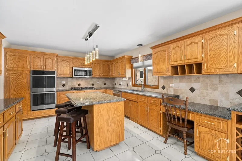 13124 W Beaver Lake Drive, Homer Glen, Illinois, United States. - Photo 13