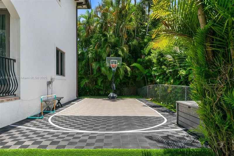 1210 95th St, Bal Harbour, Florida, United States. - Photo 16