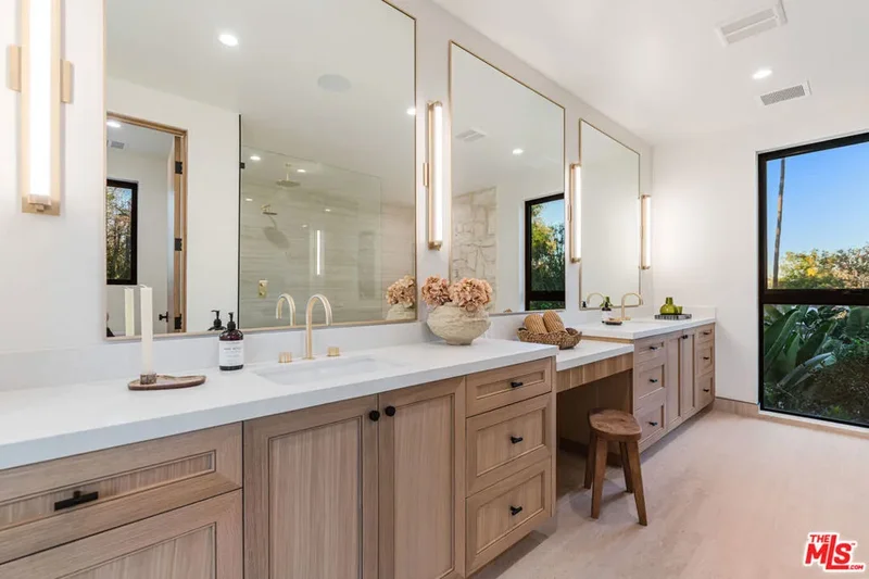 5064 Encino Avenue, Los Angeles, California, United States. - Photo 34