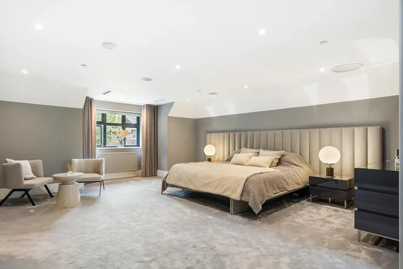 Fairmile Lane, Cobham, England, United Kingdom. - Photo 21
