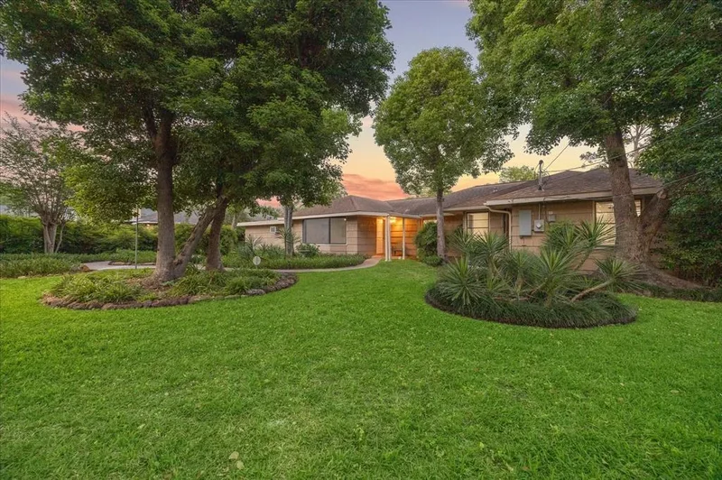 1309 Centennial Drive, Houston, Texas, United States. - Photo 32