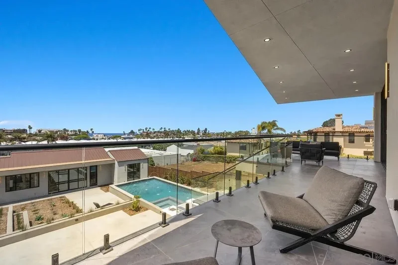 147 S Rios Ave, Solana Beach, California, United States. - Photo 32