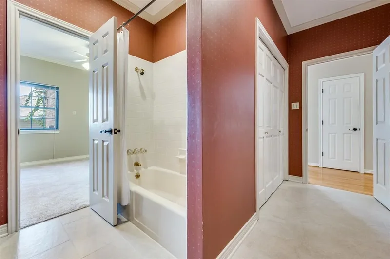 9126 Cochran Heights Drive, Dallas, Texas, United States. - Photo 24