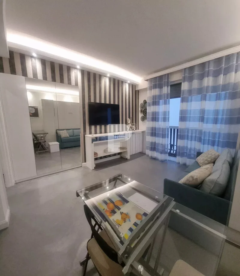 LE GRANADA RENOVATED STUDIO AND FURNITURE FOR RENT