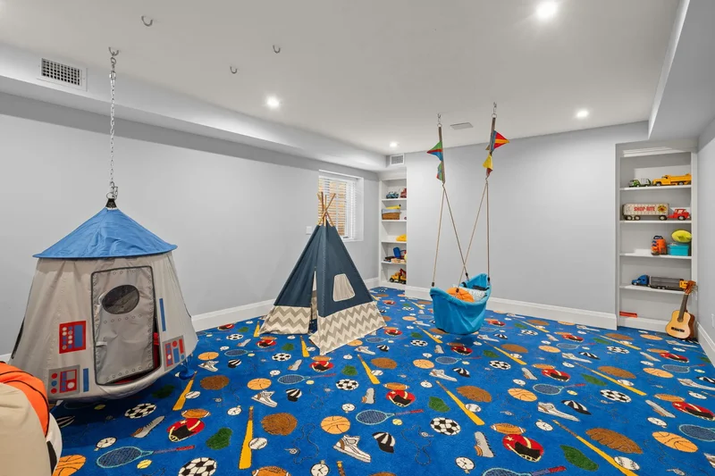 8 East Huxley Drive , Lloyd Harbor, NY 11743, Lloyd Harbor, New York, United States. - Photo 25